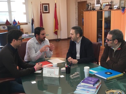El director general del Agua, Sebastián Delgado, mantiene un encuentro con el alcalde de Los Alcázares, Mario Cervera para avanzar en el proyecto...