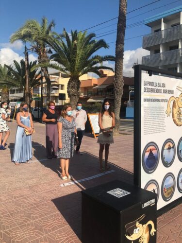La DG Mar Menor, Miriam Pérez, y representantes de los municipios ribereños, presenta la exposición "La pandilla salada, descubriendo el Mar Menor