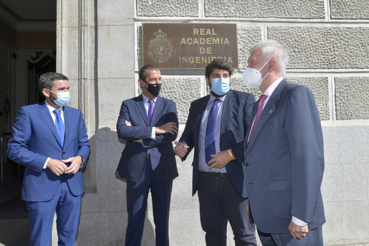 López Miras se reúne con el presidente de la Real Academia de Ingeniería, Antonio Colino